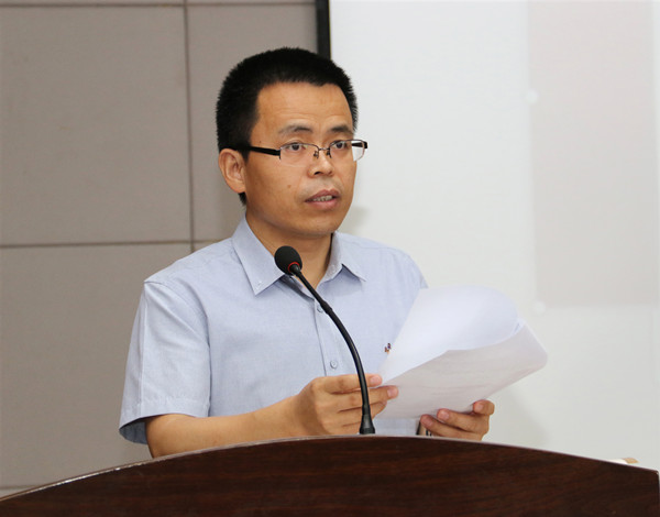 b481a3b69aa145f8b51eff93a9b0fc9b.jpg 吴养会副院长.jpg