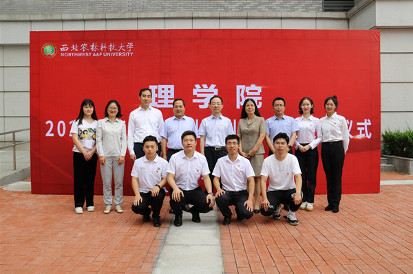 fbb59cd7522c46e380afa872f5016917.jpg 工作人员合影.jpg