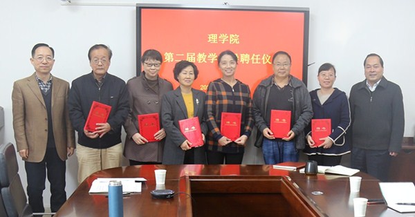 676f03efaeb3444baac3d403817e11f1.jpg 会议现场_副本.jpg