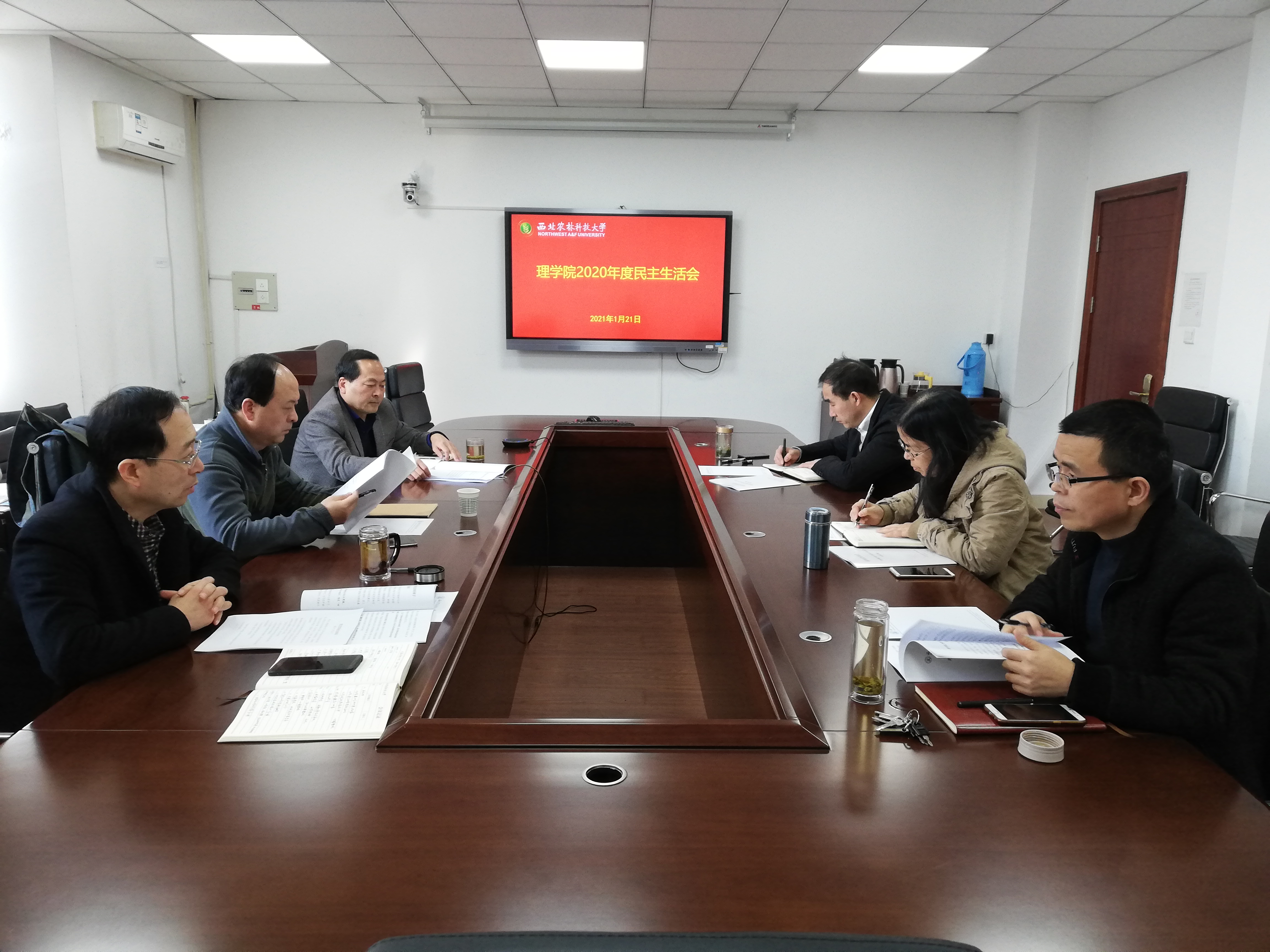 8a21f8b9c9a64053a02bc87bedc70403.jpg 8a21f8b9c9a64053a02bc87bedc70403.jpg